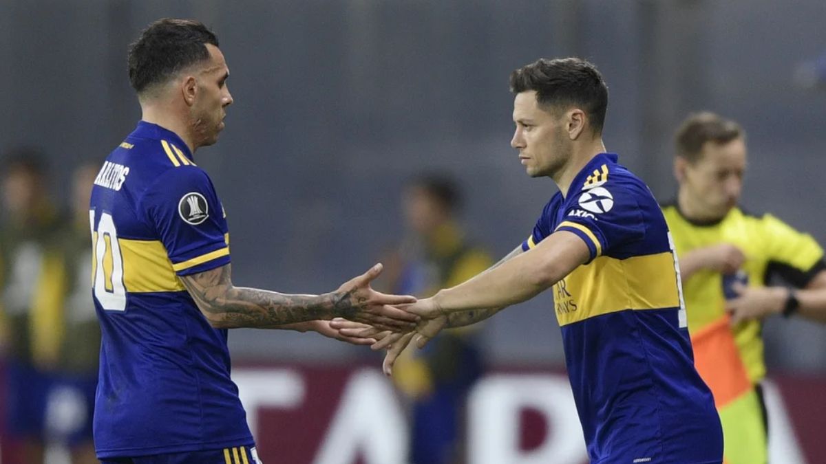 Mauro Zárate entra por Carlos Tevez