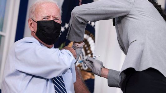 Joe Biden recibió la tercera dosis de Pfizer contra el coronavirus
