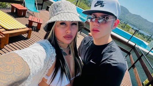 ¿Tamara Báez, embarazada? El sugestivo gesto de Thiago Martínez en las fotos de su cumpleaños