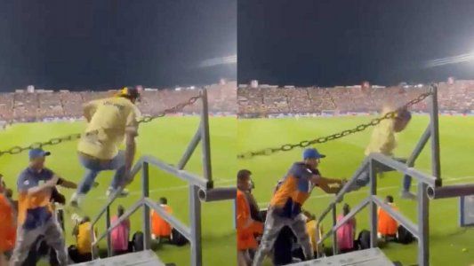 Un hincha intentó saltar desde la tribuna a la cancha, pero algo salió muy mal