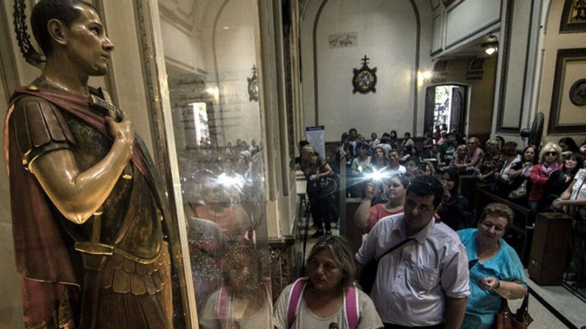 Se espera una multitud de fieles por San Expedito (Foto: Télam)