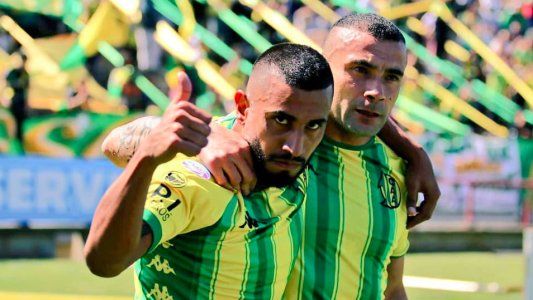 Aldosivi le ganó 2 a 0 a San Martín de Tucumán y quedó como escolta de Racing