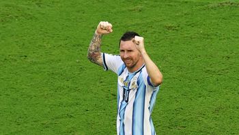 ¡Qué genialidad, Leo! El golazo de Messi tras una asistencia top de Lisandro Martínez ante Cabo Verde