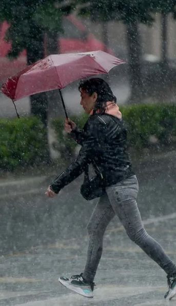 Alertas amarilla y naranja por fuertes tormentas en 9 provincias: qué pasará en el AMBA