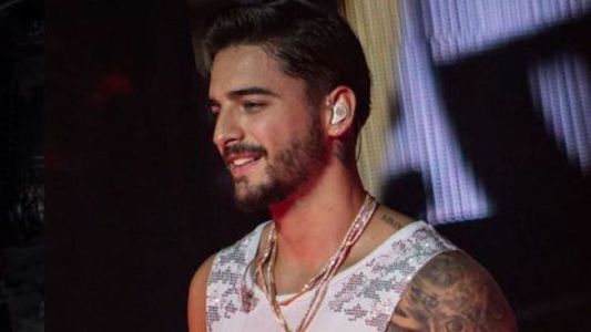 Maluma enamora a sus fans con su sensual baile de salsa