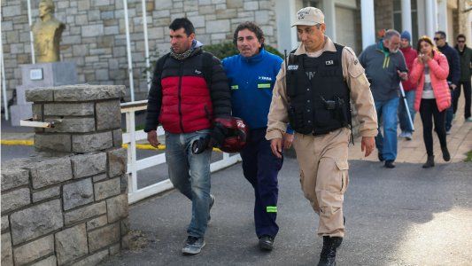 La madre de uno de los tripulantes del barco desaparecido dijo que la nave estaba rota