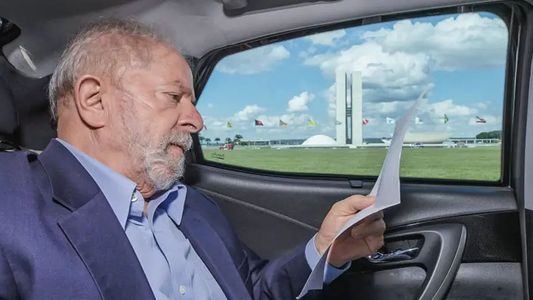 Lula regresa de su descanso a Brasilia para ocuparse de la transición en Brasil