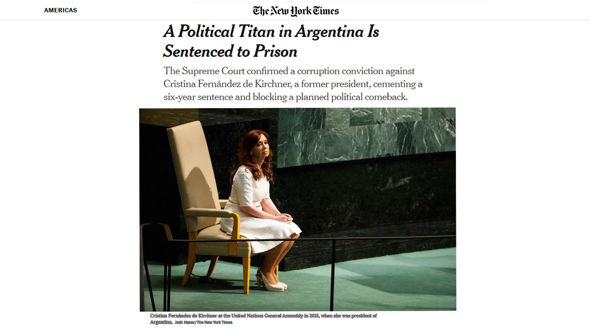 El artículo del New York Times sobre la condena definitiva a Cristina Fernández de Kirchner. (foto: NYT)