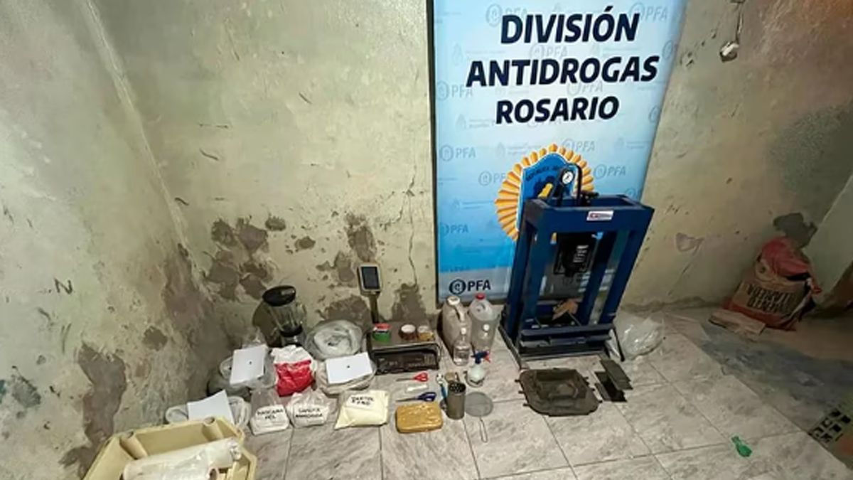 Los procedimientos permitieron la detención de 25 personas -algunas de ellas que ya estaban presas-, el secuestro de más cocaína, dos kilos de marihuana y 17 de precursores químicos.