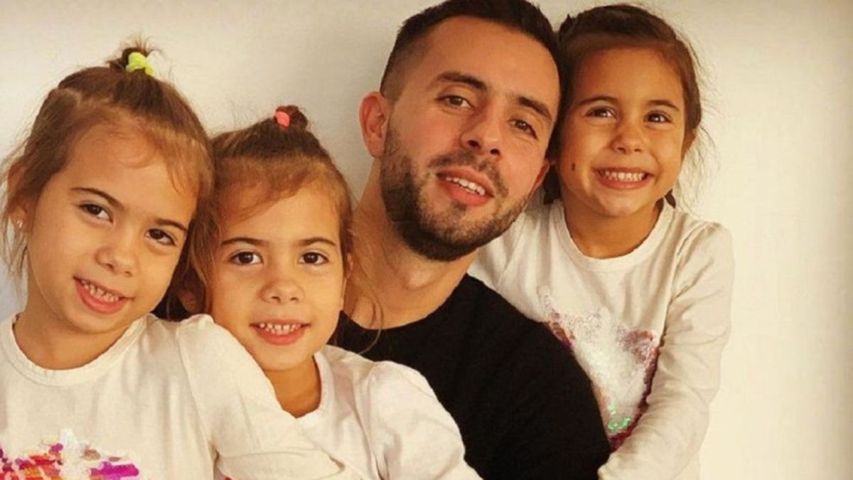 Mat&iacute;as Deferico junto a Charis, Bella y Francesca, sus tres hijas fruto de su relaci&oacute;n con Cinthia Fern&aacute;ndez.&nbsp;