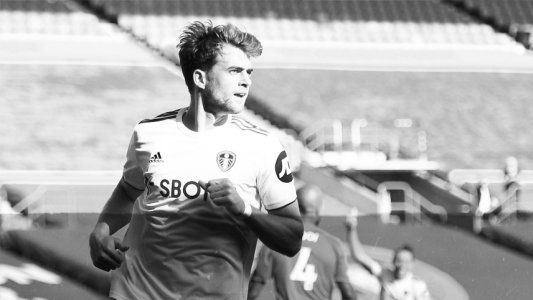 El Leeds de Bielsa sumó su primer triunfo en la Premier League: le ganó 4-3 a Fulham con sufrimiento