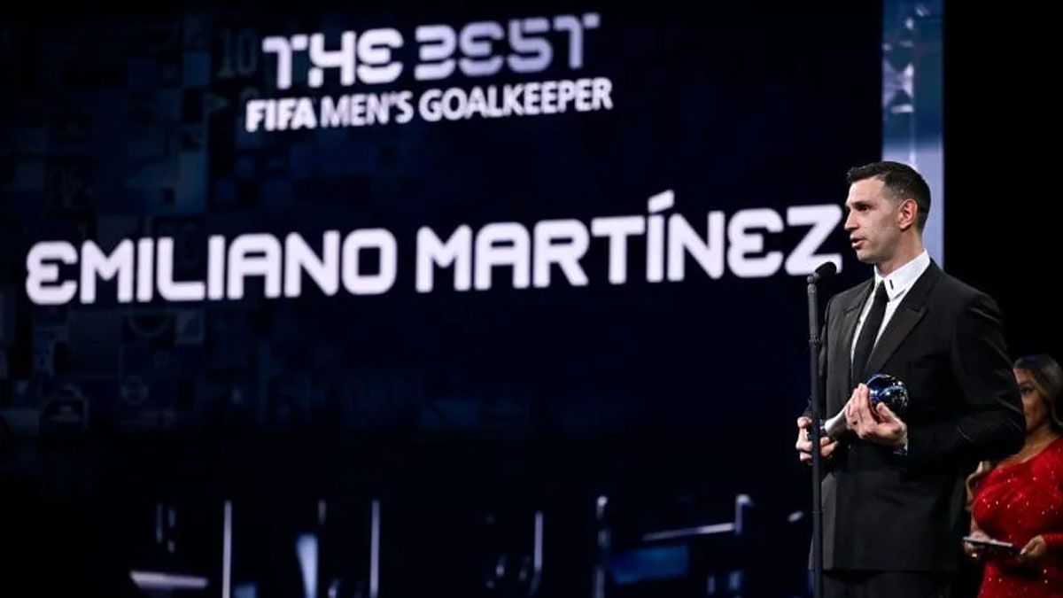 Premios The Best 2022: Emiliano Dibu Martínez fue galardonado como el mejor arquero