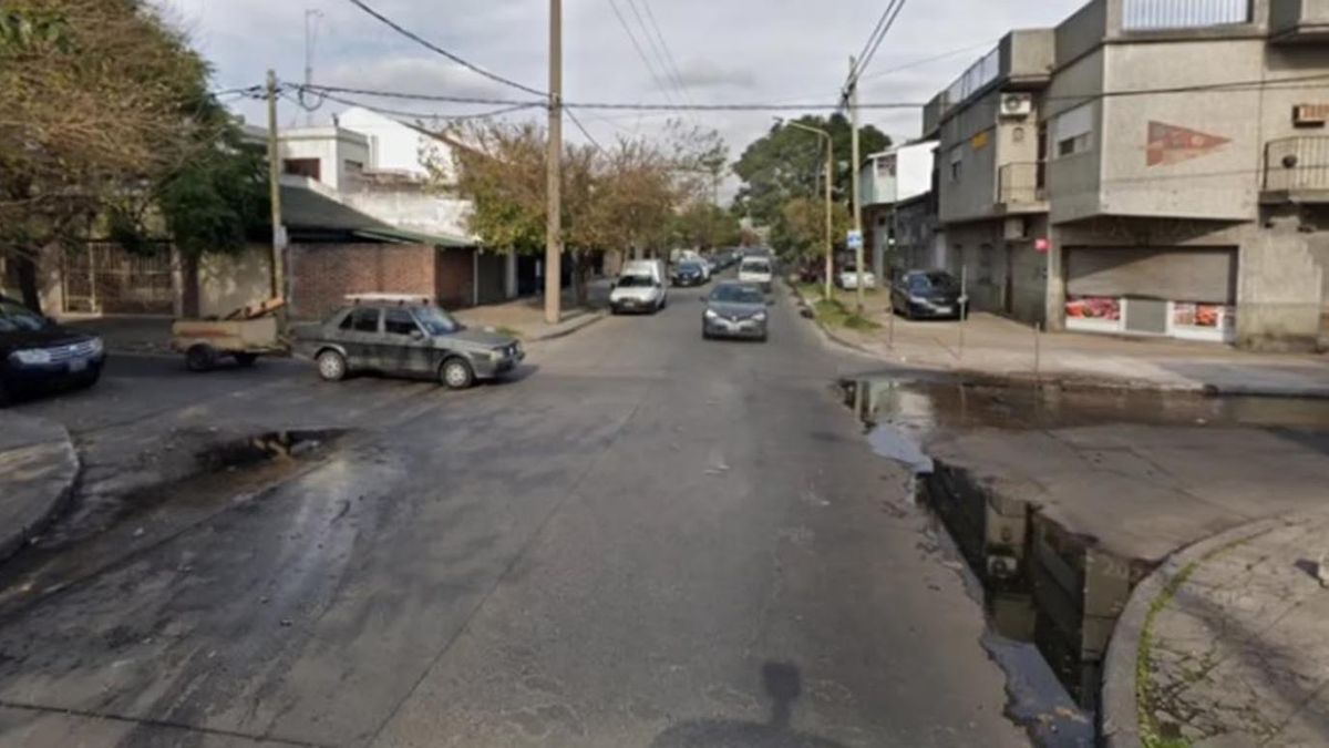 Quisieron robarle las ruedas del auto