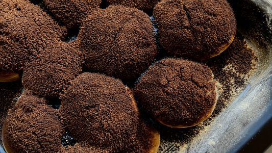 Tortitas negras caseras para acompañar el mate: la receta fácil para que salgan esponjosas y exquisitas