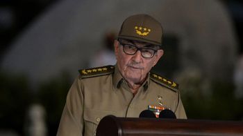 Cuba: Raúl Castro reapareció en una reunión del Partido Comunista tras las protestas