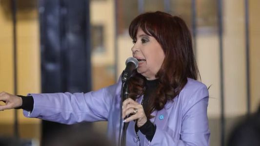 El irónico mensaje de Cristina Kirchner contra Javier Milei por el rumbo de la economía: ¡Flota! ¡Flota!