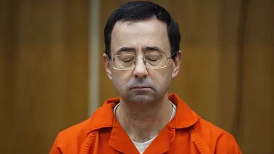 Atacaron en prisión al médico de un equipo olímpico de gimnasia condenado por abuso