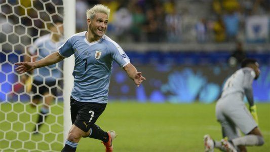 Una lección de control, gambeta y definición: el golazo de Lodeiro para el 1-0 de Uruguay ante Ecuador