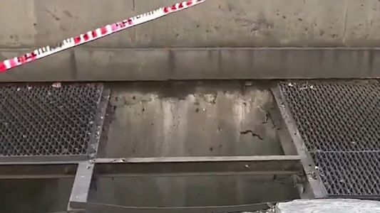 Horror en el Obelisco: pisó una malla metálica, cayó a una alcantarilla y tuvo un trágico final