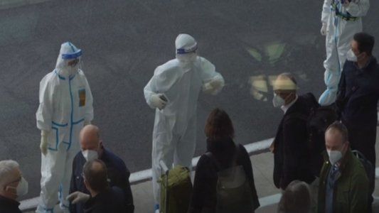 China reconoce el primer muerto por Covid-19 en ocho meses, justo cuando llega una nueva misión de la OMS