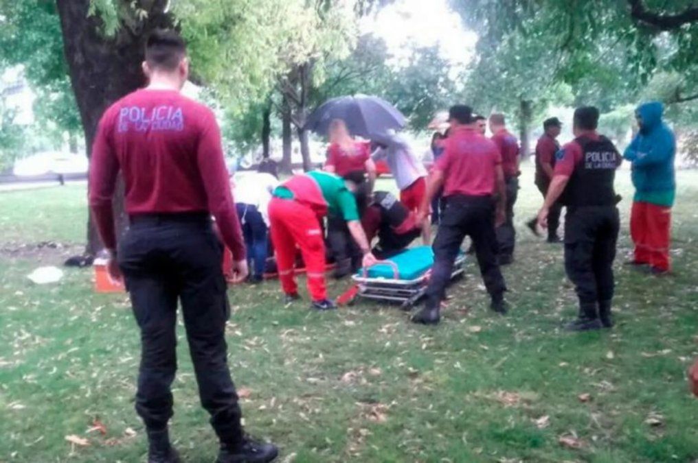 Murió la mujer que fue alcanzada por un rayo en Villa Lugano
