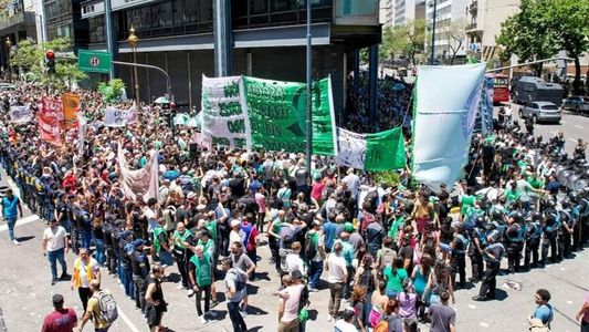 La estrategia del Gobierno para sostener los despidos a estatales y cómo sigue el conflicto