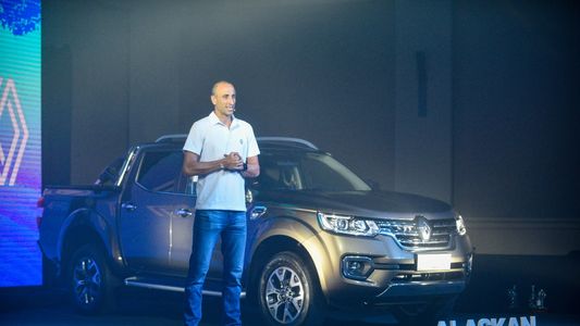 Renault recibió a Emanuel Manu Ginóbili en Córdoba