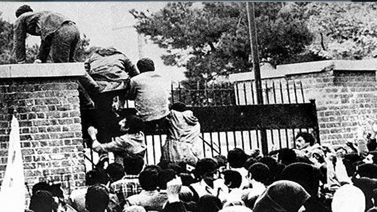 La revolución islámica triunfo en Irán. En 1979, la embajada norteamericana en Teherán fue invadida y sus diplomáticos tomados como rehenes durante 444 días (Foto: Télam)