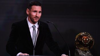La portada de los diarios europeos tras el sexto Balón de Oro de Messi