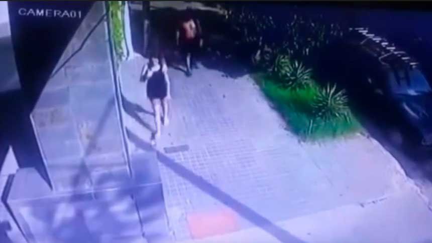 Intentó violar a una joven, quedó grabado en una cámara de seguridad, lo detuvieron pero ya recuperó la libertad