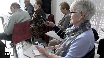 El bono para jubilados alcanzará a más de 6 millones de personas, es decir, al 83% de los beneficiarios previsionales. El bono para jubilados alcanzará a más de 6 millones de personas, es decir, al 83% de los beneficiarios previsionales.