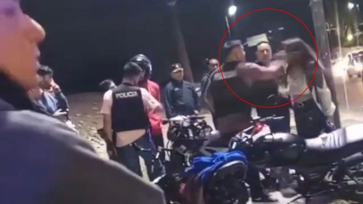Video: un policía le pegó una cachetada a una mujer en un control de tránsito en Quilmes (Foto: NA).