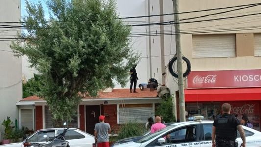 Tragedia en Puerto Madryn: una mujer se acostó a dormir la siesta y su bebé cayó por una ventana desde un cuarto piso