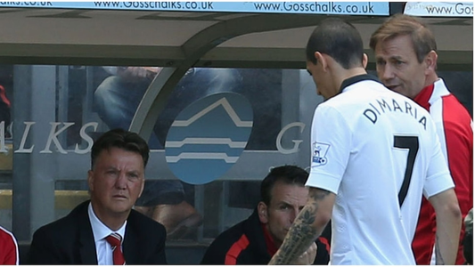 Con altura y a los besos: Louis Van Gaal le respondió a Ángel di María tras tildarlo como el peor técnico de su carrera