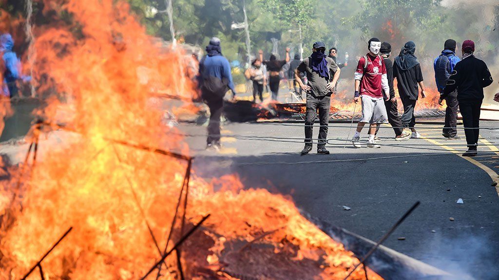 Chile: con los militares ya en las calles, resurgen la violencia y los enfrentamientos en Santiago