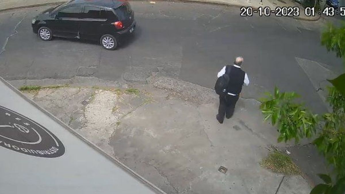 El momento en el que fue atacado el funcionario judicial. (Foto: captura cámara de seguridad)