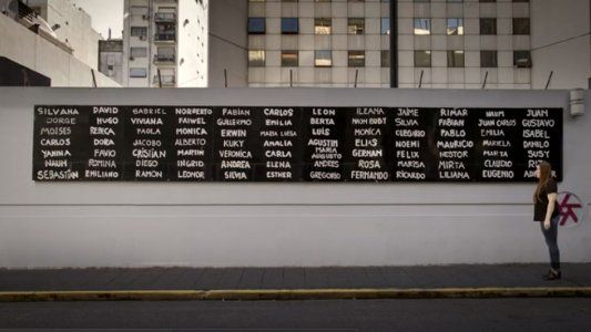 Mamá, el emotivo video de una joven que perdió a su madre a los 8 meses en el atentado a la Amia