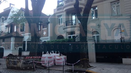Mientras se pasea con Granata, Redrado reforma su casona