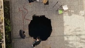 No tocamos fondo: el misterioso pozo que apareció en el patio de una escuela