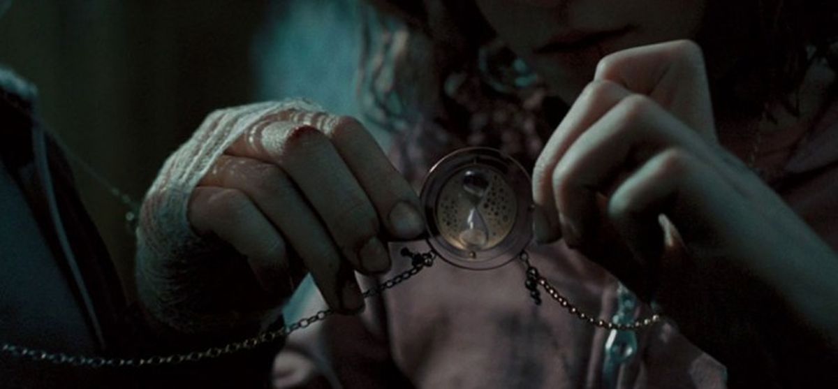 Algunos fanáticos señalaron que el diseño tiene similitudes con el “Giratiempos”, el objeto mágico de la saga de Harry Potter que permite retroceder en el tiempo. (Foto: captura de pantalla)