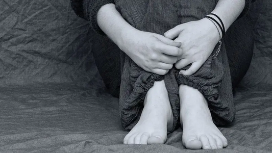 Youtuber abusó de una nena de 13 años, vecinos quisieron prenderle fuego a la casa