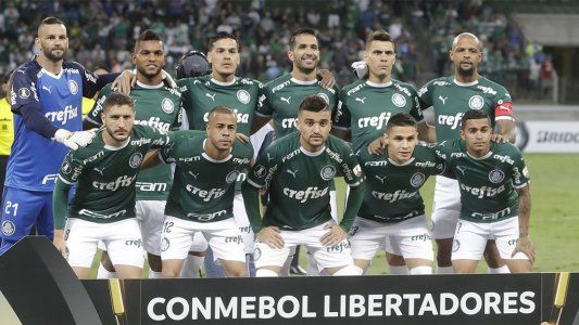 El plantel de Palmeiras, rival de Godoy Cruz, no pudo aterrizar en Mendoza por el Zonda y está varado en Rosario