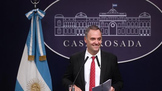 Manuel Adorni se defendió de las acusaciones en una conferencia en la Rosada: No tengo nada que esconder