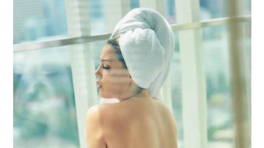 Buenas noches, con esa frase y un desnudo total Wanda Nara despidió su día en Instagram