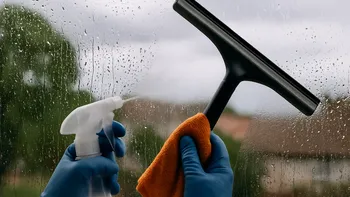 Cómo limpiar ventanas después de la lluvia sin que queden marcas