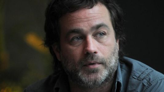 Gastón Pauls chocó y volcó con su camioneta en la Panamericana