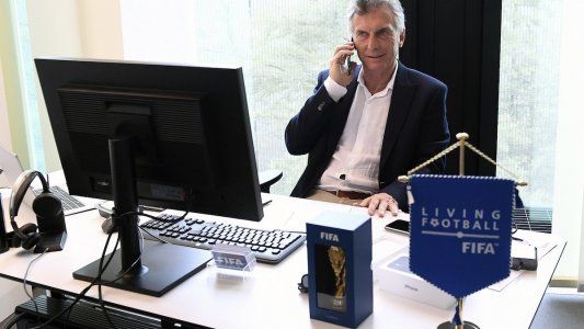 Macri viajó a Qatar como titular de la Fundación FIFA para seguir los preparativos del próximo Mundial