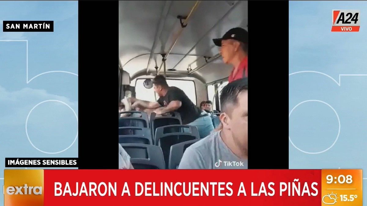 La brutal secuencia fue captada por otro pasajero con un celular. Foto: captura de Tv.&nbsp;