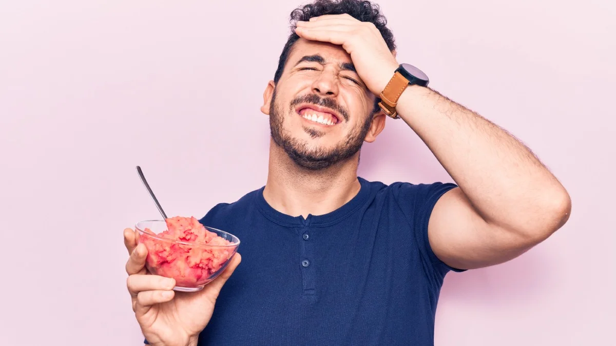 El dolor repentino que algunas personas experimentan al consumir alimentos muy fríos tiene una explicación científica.