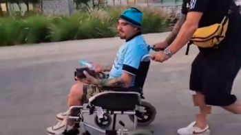 Viveza argentina: Así entró un hincha a la cancha en silla de ruedas, Yo no tengo nada